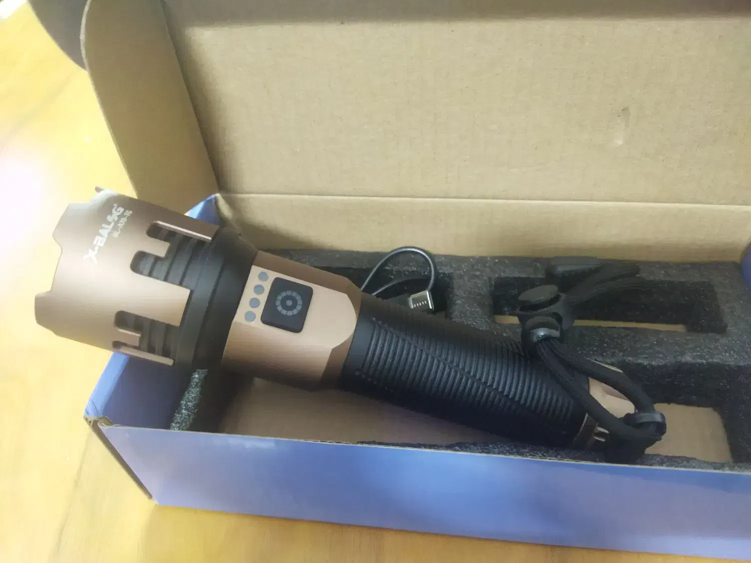 چراغ قوه شارژ برقی با کابل USB|کوهنوردی و کمپینگ|شهرضا, |دیوار