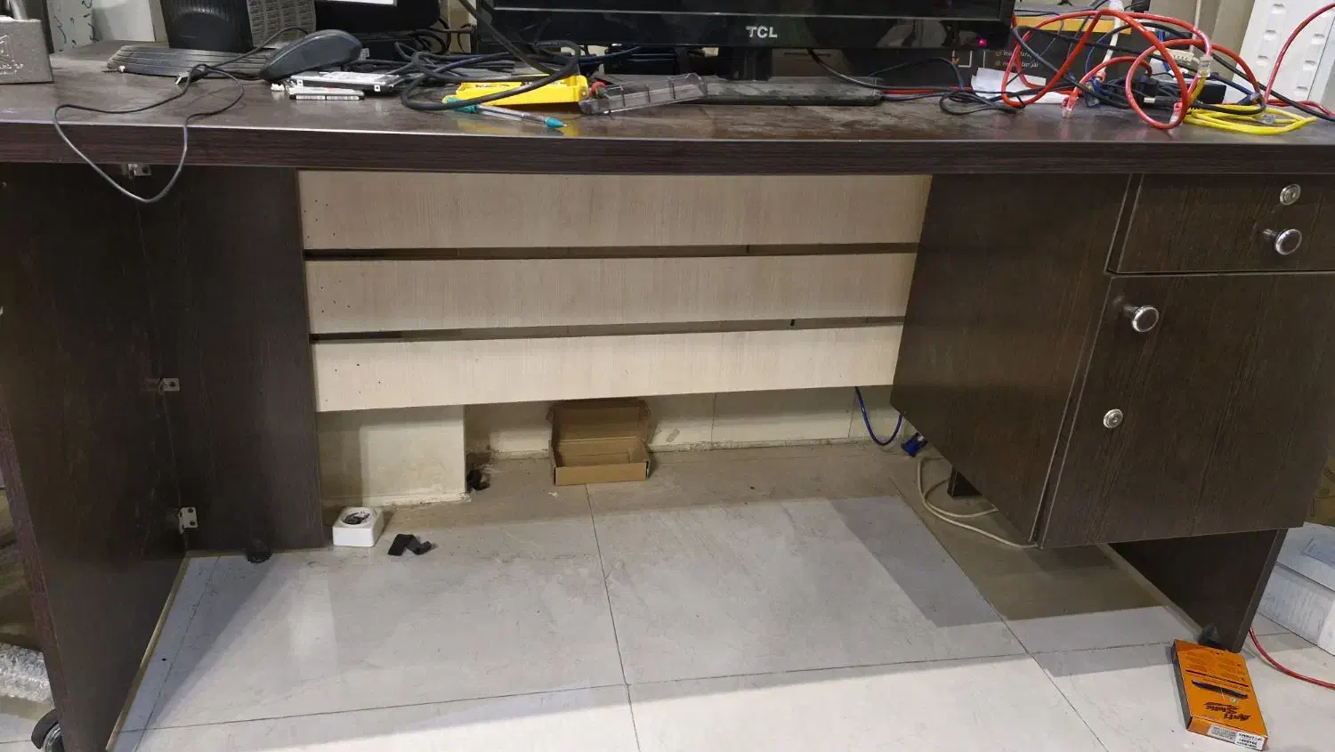 دو عدد میز اداری ۱۲۰ و ۱۶۰|مبلمان اداری|مشهد, هفت تیر (حافظ)|دیوار