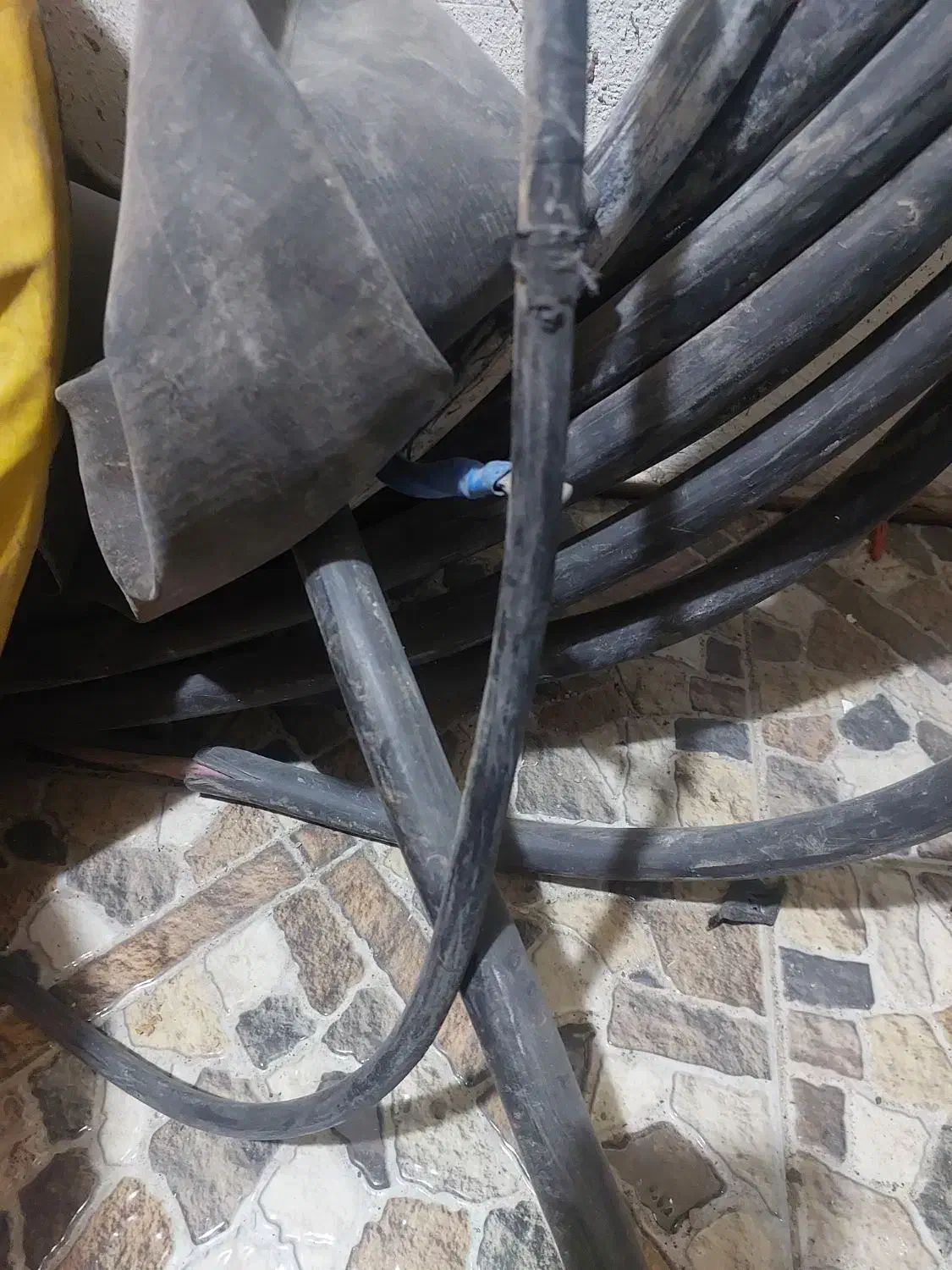 کابل ۳ فاز|ماشین‌آلات صنعتی|شبانکاره, |دیوار