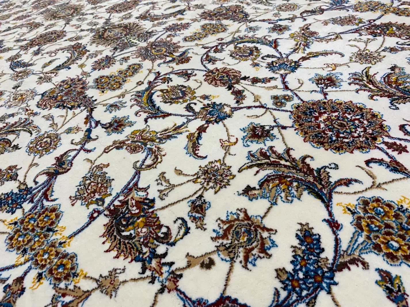 فرش کاملا سالم و تمیز طرح باغ بهشت|فرش|رشت, چمارسرا|دیوار