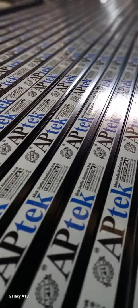 تولیدکننده انواع درب کرکره برقی|خدمات پیشه و مهارت|اراک, |دیوار