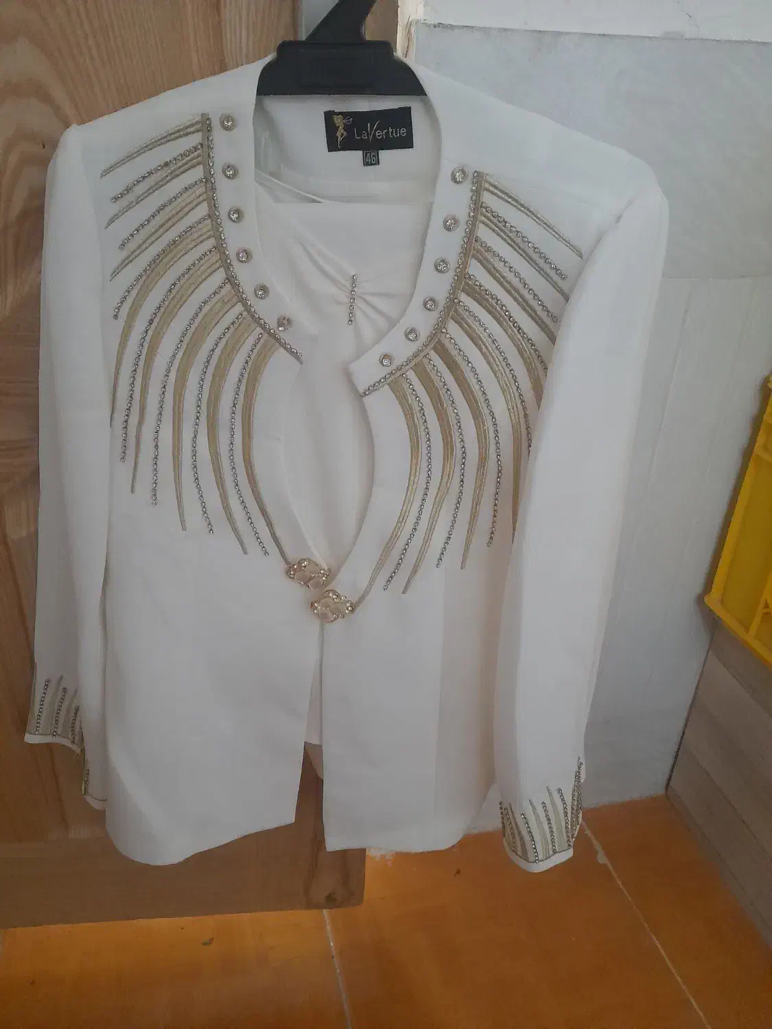 کت ودامن ۳تیکه وسالم هست قیمت 2500|لباس|درمیان, |دیوار