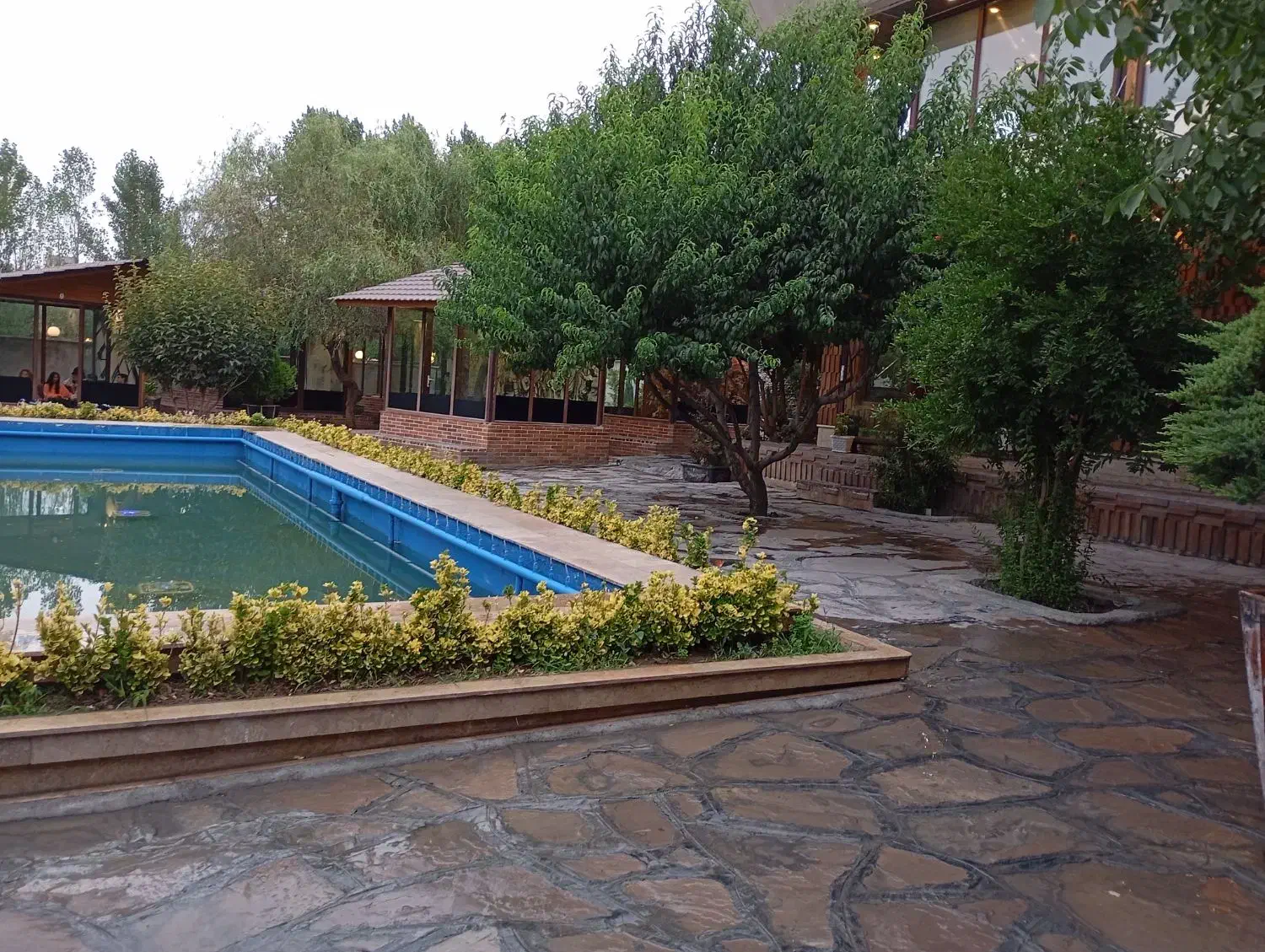 نیروی رستوران|استخدام خدمات فروشگاه و رستوران|سنندج, |دیوار