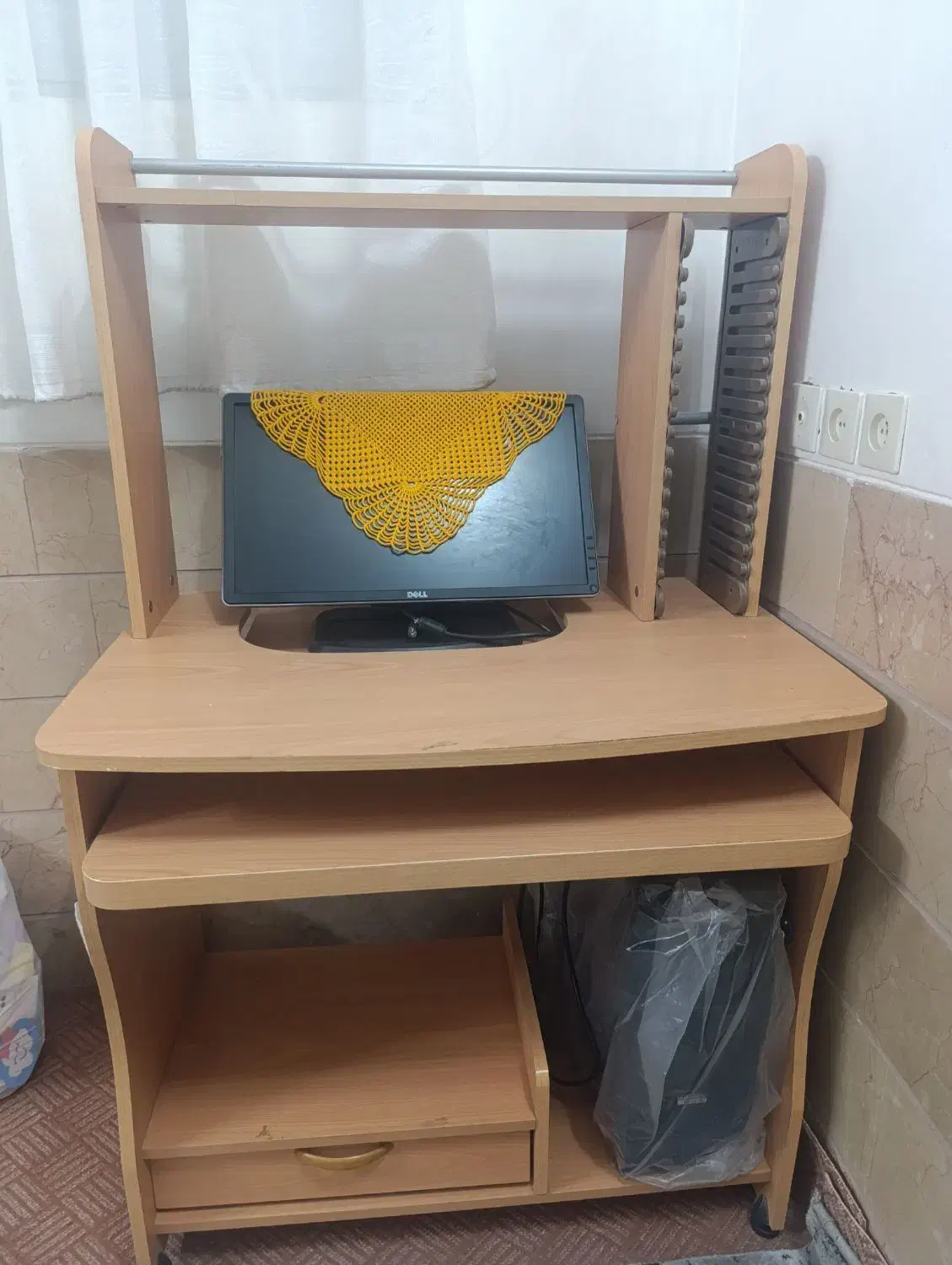 میز کامپیوتر کاملا سالم|میز تحریر و کامپیوتر|اردکان, |دیوار