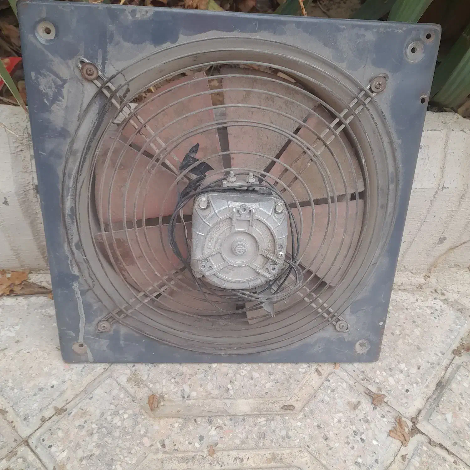 فن وهوا کش موتور قوی سالم جنس قدیمی|پنکه و تصفیه‌کنندهٔ هوا|مشهد, شهرک مهرگان|دیوار