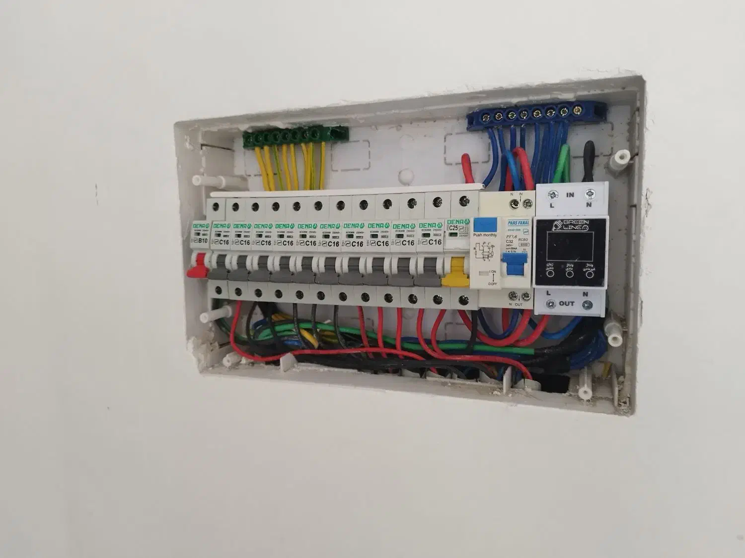 برقکار و لاین نوری و هوشمند سازی و دوربین|خدمات پیشه و مهارت|الیگودرز, |دیوار