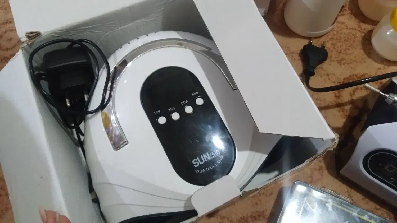 لوازم کاشت ناخن|آرایشگاه و سالن‌های زیبایی|ارومیه, |دیوار