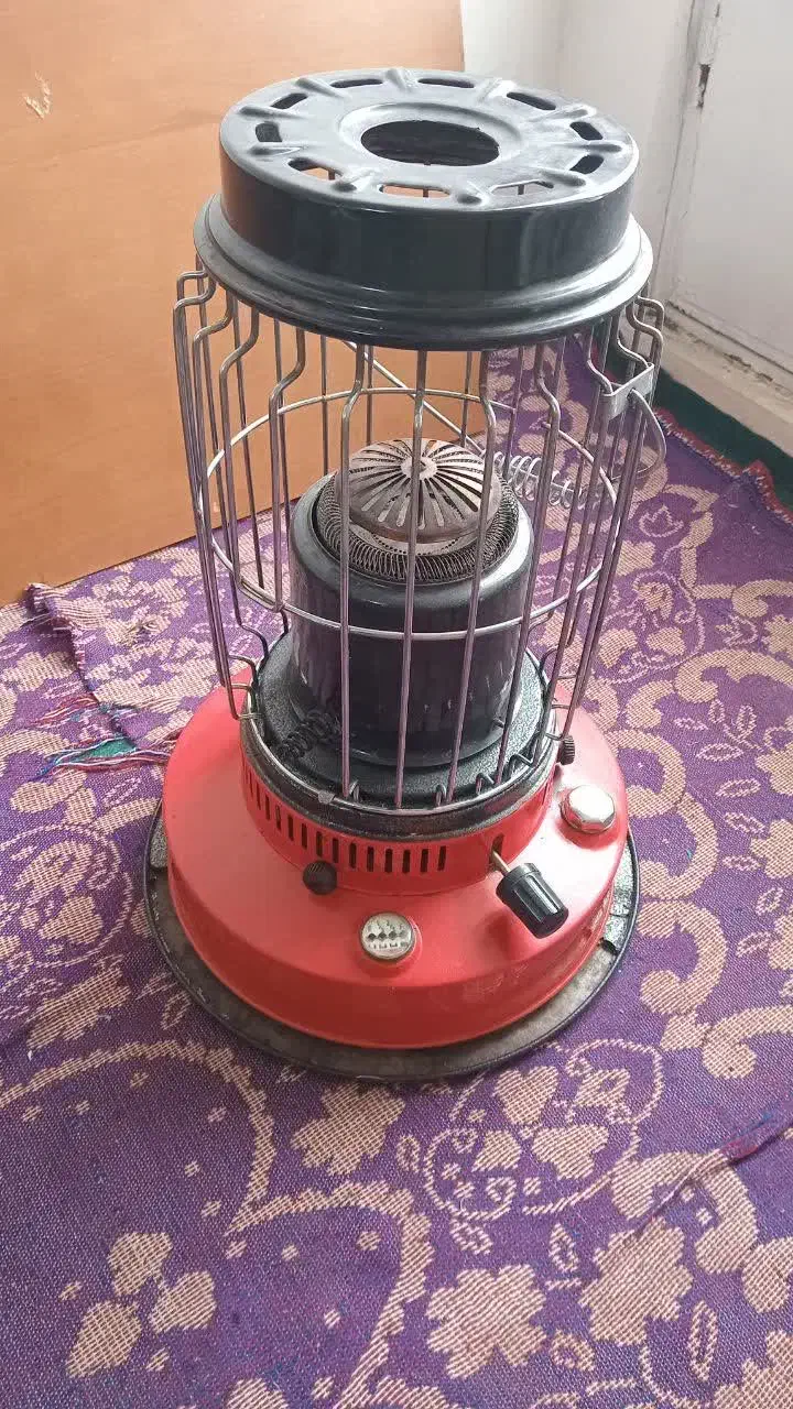 چراغ نفتی قدیمی|کلکسیون اشیاء عتیقه|مشهد, هفده شهریور|دیوار