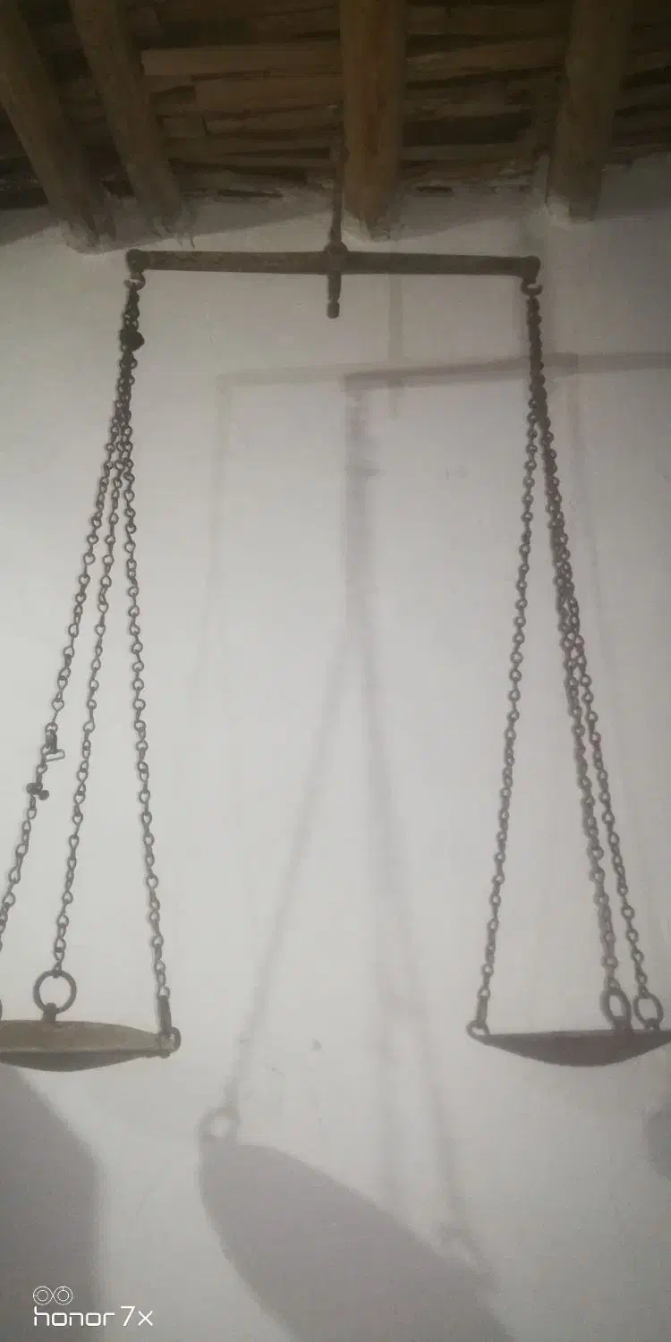 ترازو|کلکسیون اشیاء عتیقه|اسفراین, |دیوار