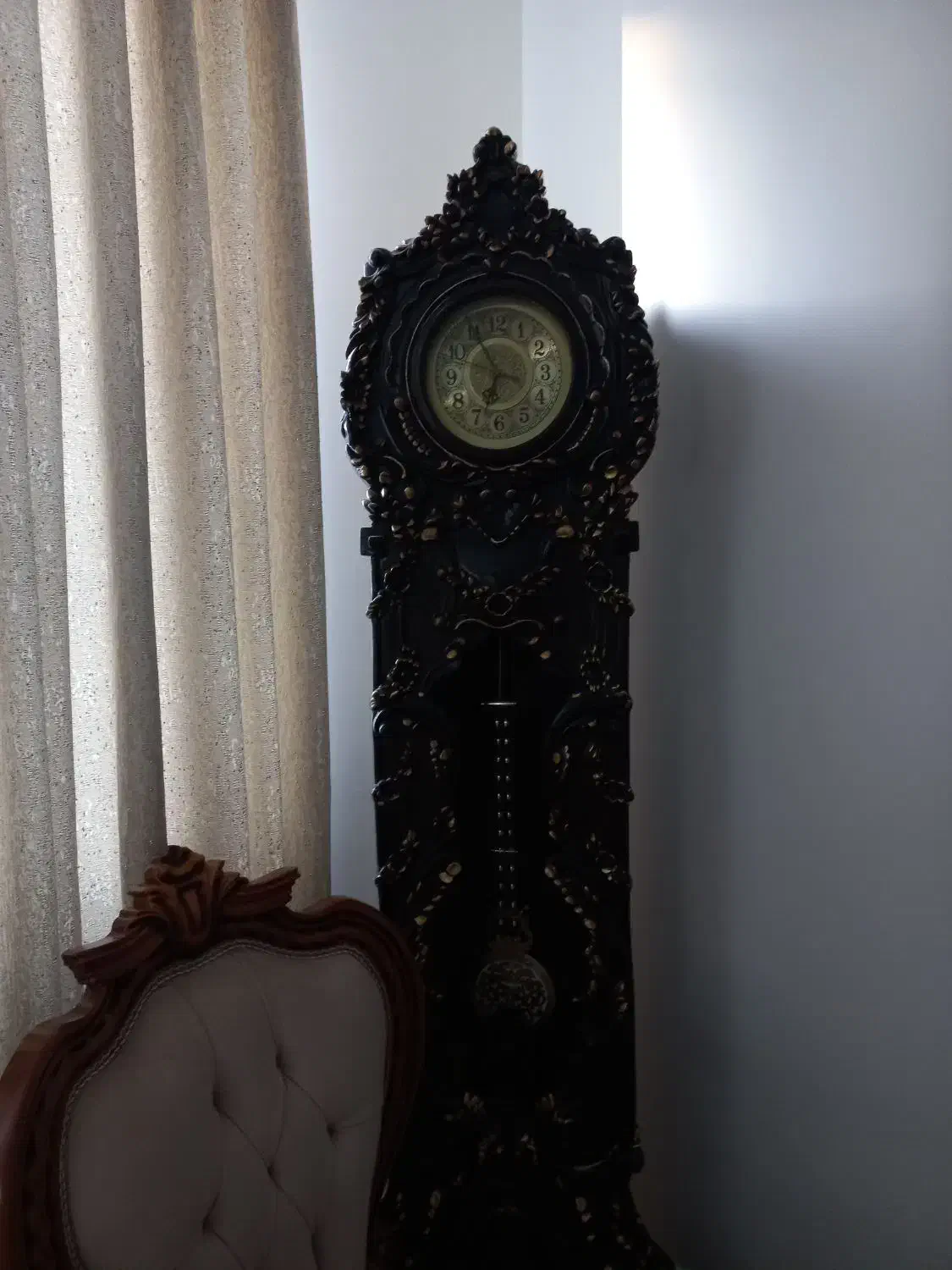 ساعت قدی منبت کاری شده با چوب رنگ قهوه ای سوخته|ساعت دیواری و تزئینی|اراک, |دیوار