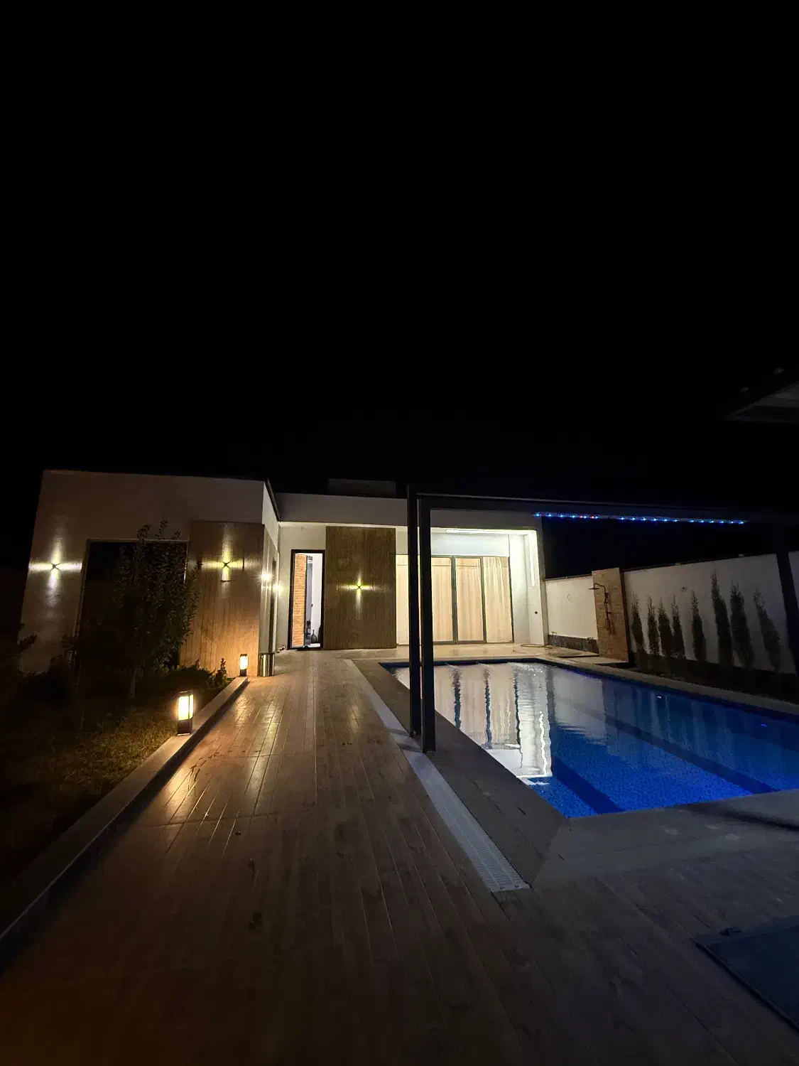 اجاره روزانه ویلای مدرن با استخر آب گرم|اجارهٔ کوتاه‌مدت ویلا و باغ|هشتگرد, شهرک سهیلیه|دیوار