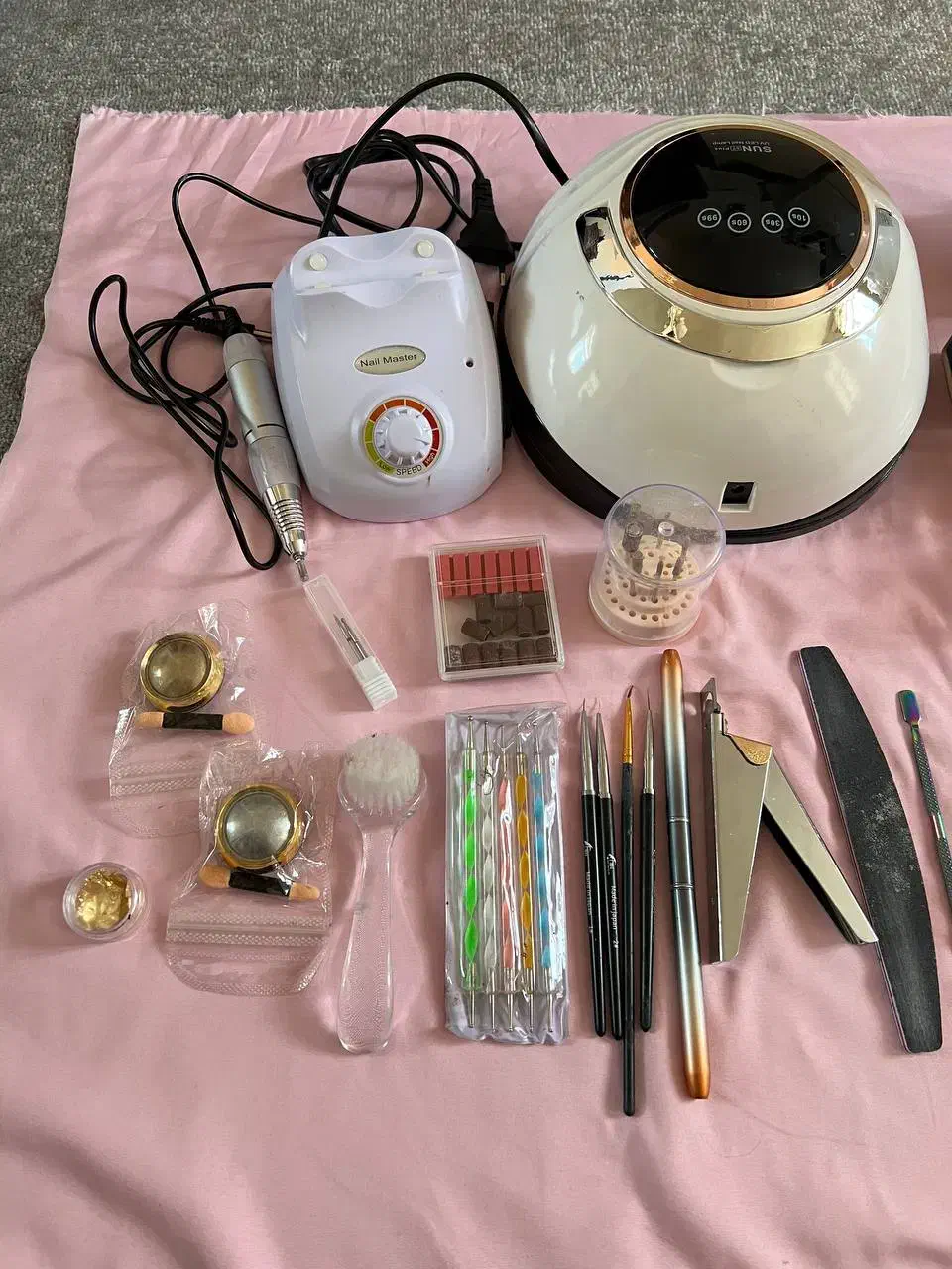 وسایل کاشت و ژلیش ناخن|آرایشگاه و سالن‌های زیبایی|شوط, |دیوار