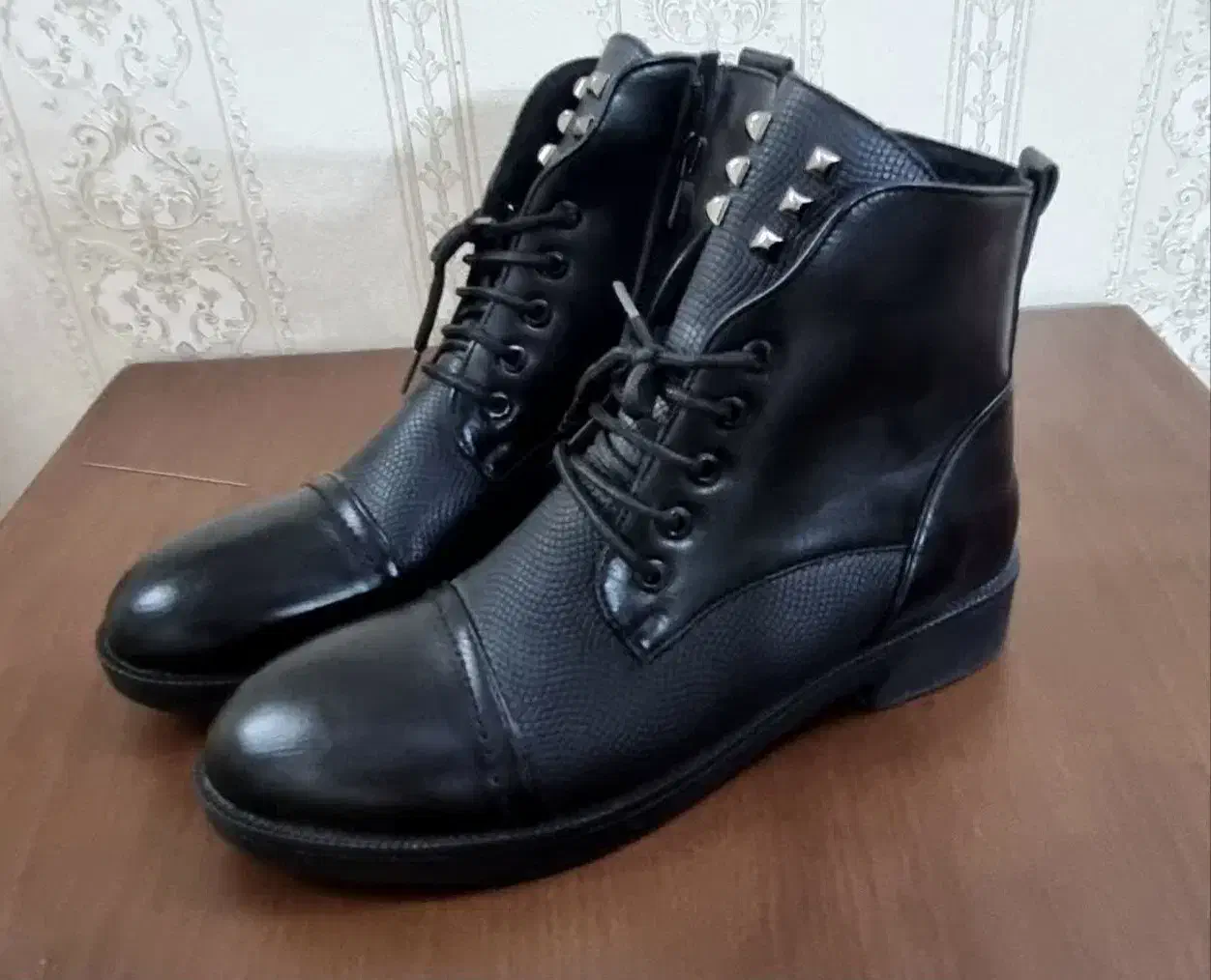 کفش|کیف، کفش، کمربند|تایباد, |دیوار