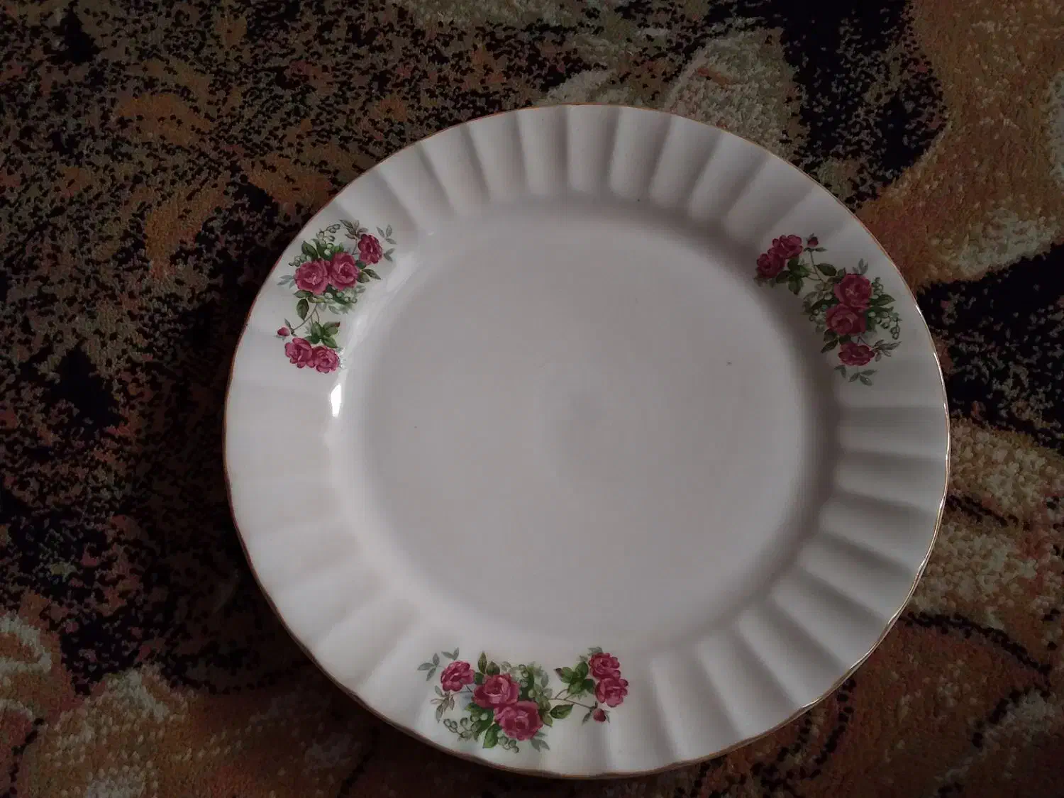 ظروف گل سرخ|ظروف سرو و پذیرایی|کبودرآهنگ, |دیوار