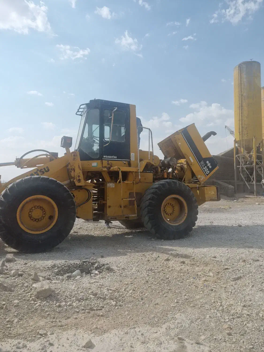 لودر کوماتسو ۳۰۰|خودرو سنگین|ایوان, |دیوار