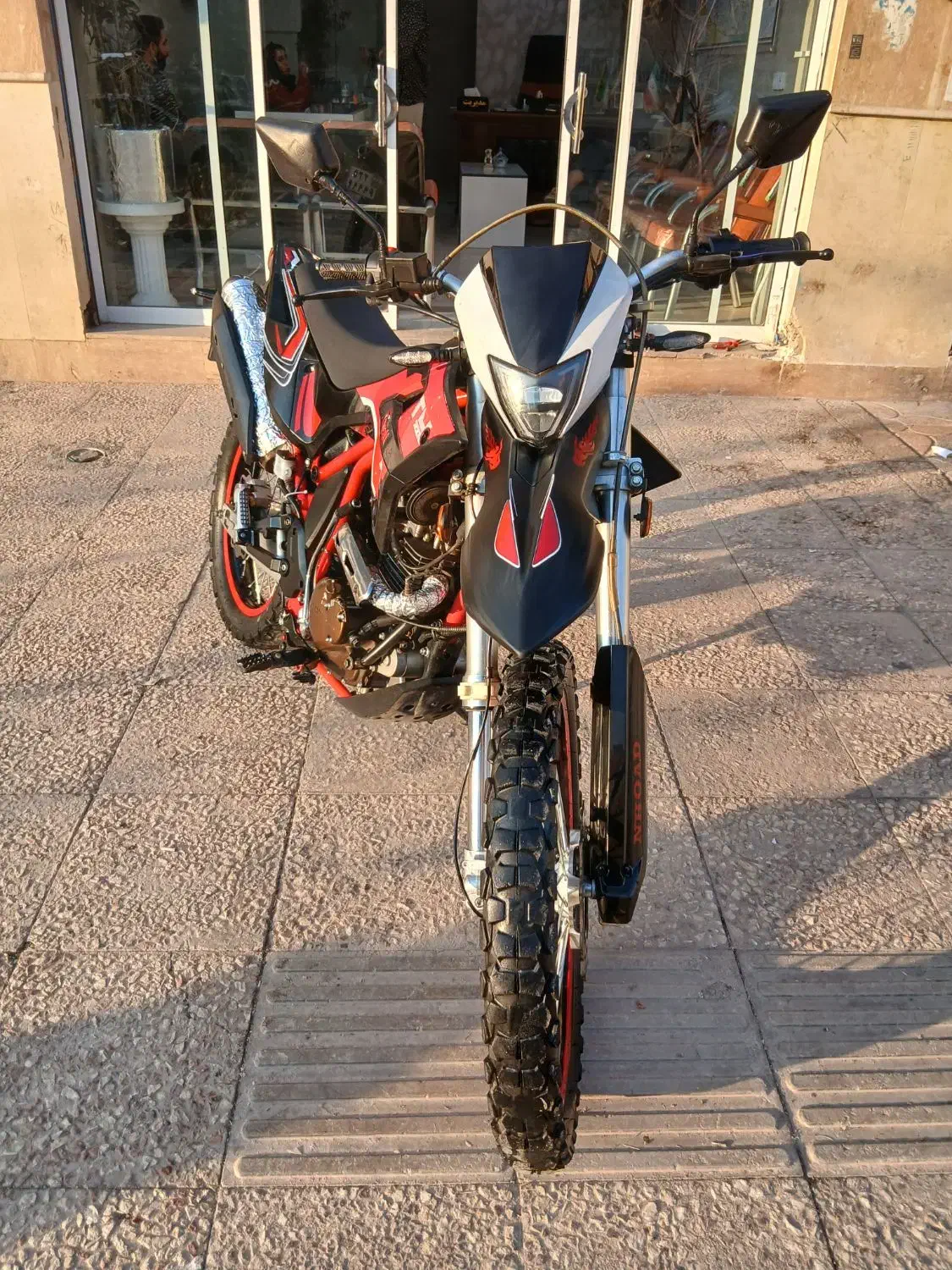 t4 تریل|موتورسیکلت|پرند, فاز ۴|دیوار