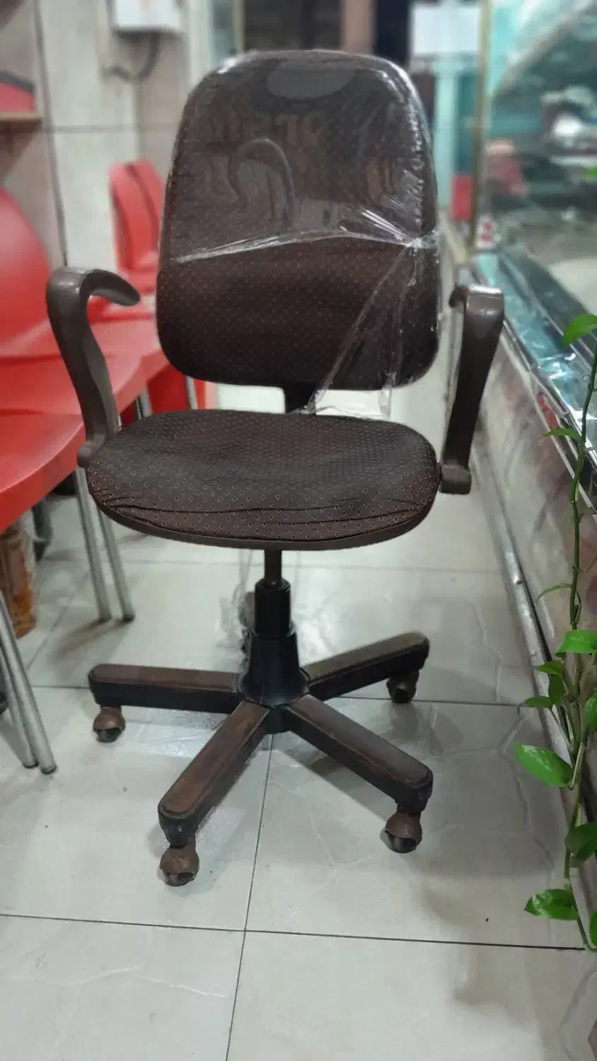 صندلی چرخ دار|صندلی و نیمکت|لاهیجان, شهرک سلمان فارسی|دیوار