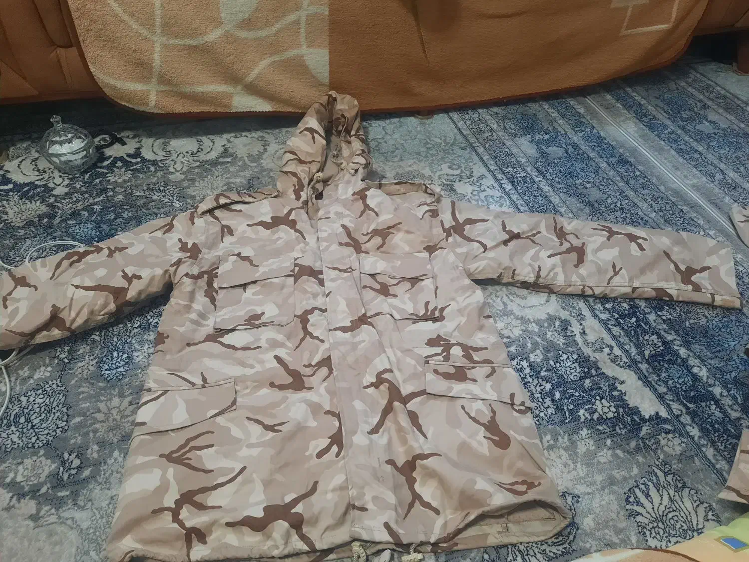 لباس نظامی . لباس سپاه|لباس|رباط‌کریم, رباط‌کریم|دیوار