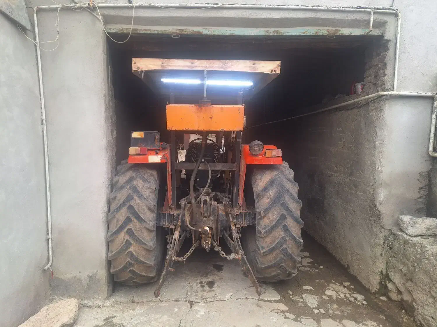 تراکتور|خودرو سنگین|صحنه, |دیوار