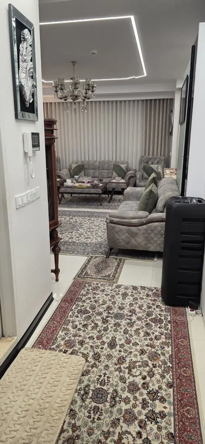 همخانه خانم خودم مالک هستم