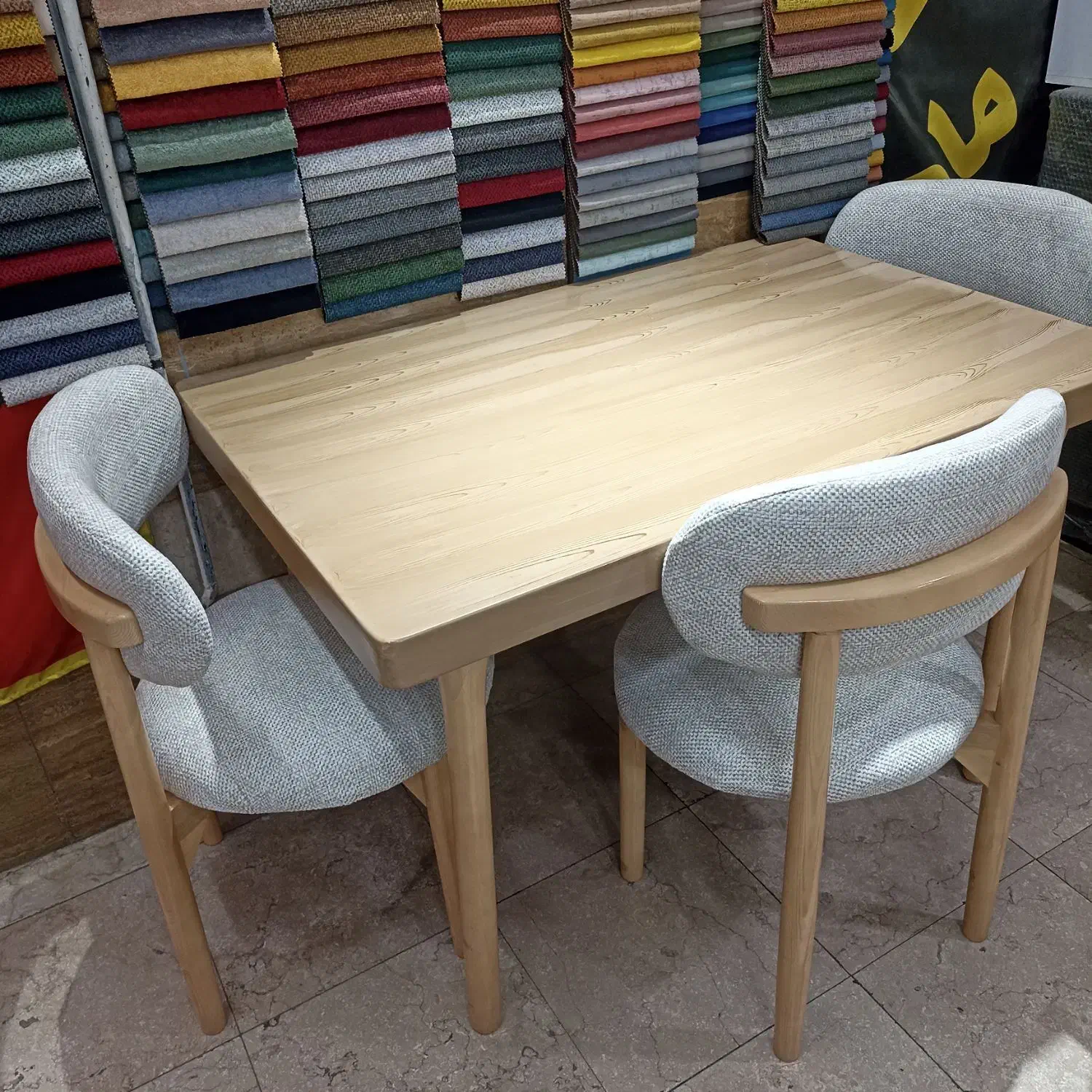 صصندل...میزنهارخوری گرد|میز و صندلی غذاخوری|تهران, صاحب الزمان|دیوار