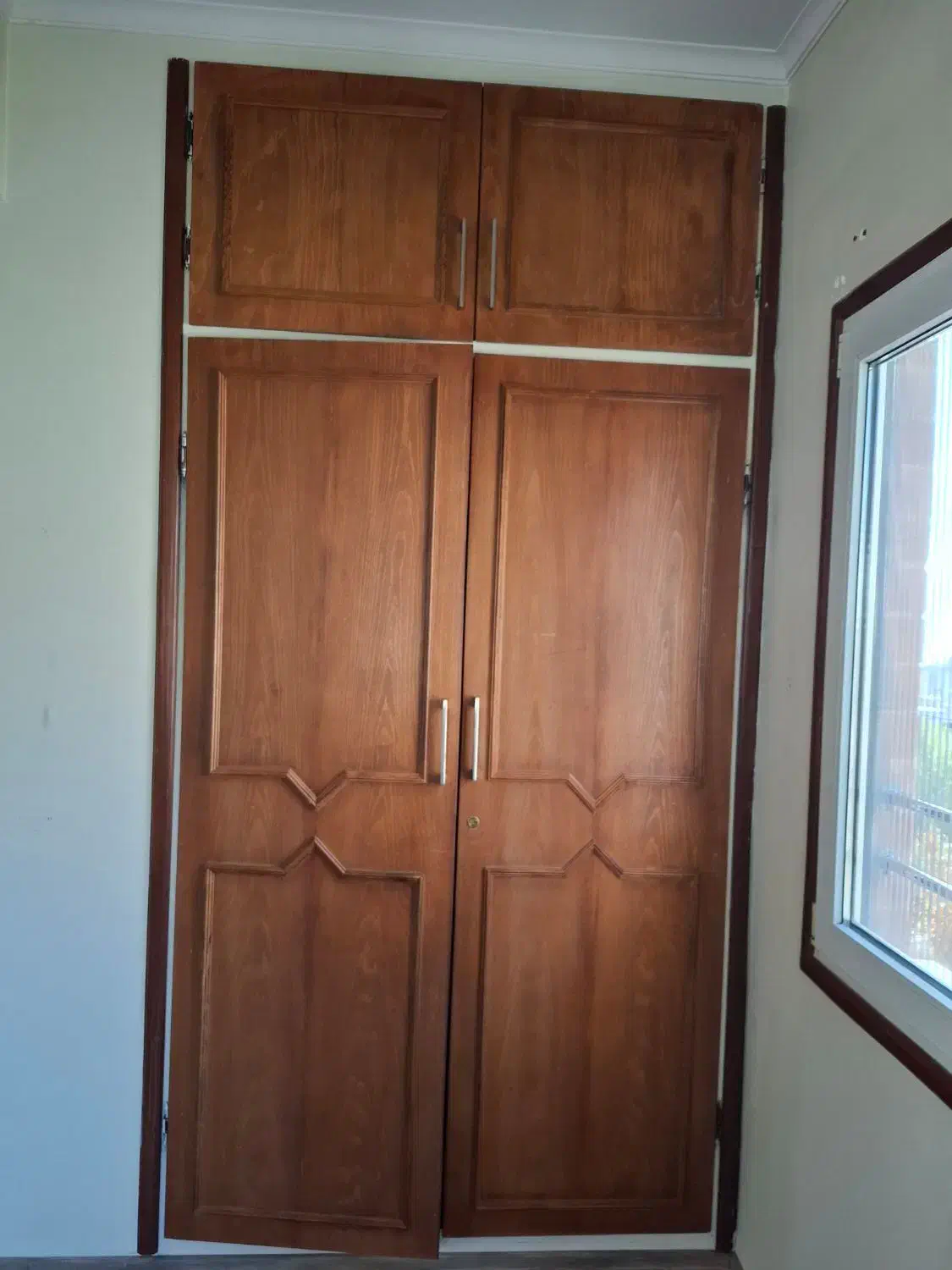 در کمد دیواری تمام چوب|جاکفشی، کمد، دراور|تهران, جماران (نیاوران)|دیوار