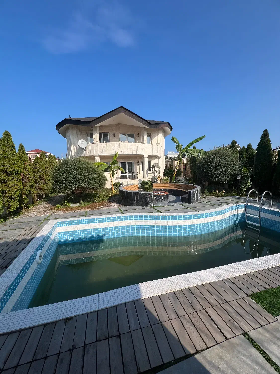 فروش ویلای ۵۵۰متری کلاسیک شهرکی با نگهبانی هچیرود|فروش خانه و ویلا|هچیرود, |دیوار