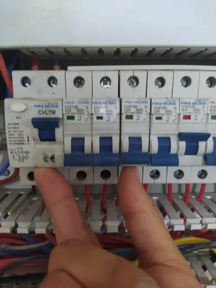 برقکارساختمان،تجاری،رفع اتصالی،نصب دوربین،دزدگیر|خدمات پیشه و مهارت|کرج, شهرک اوج|دیوار