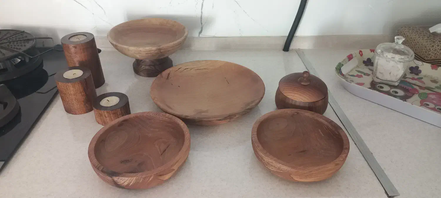 تعدای ظرف چوبی و جاشمعی|ظروف سرو و پذیرایی|شاهین‌شهر, عطار|دیوار