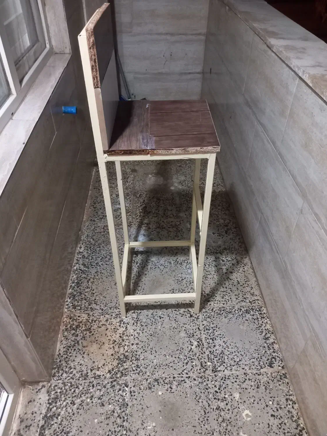 چهار پایه فلزی|صندلی و نیمکت|قروه, |دیوار