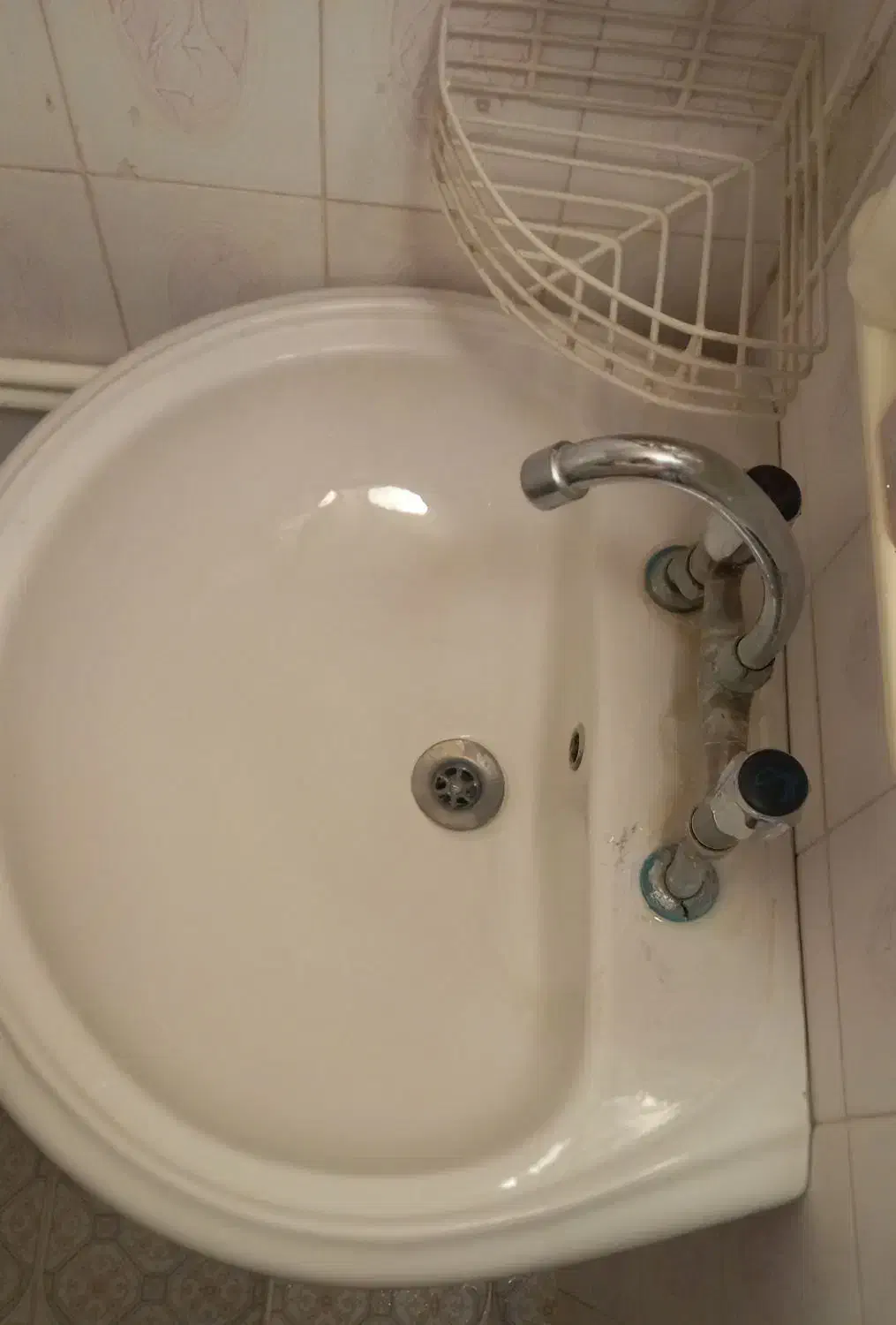 روشویی سایز بزرگ|لوازم سرویس بهداشتی|خرم‌آباد, |دیوار