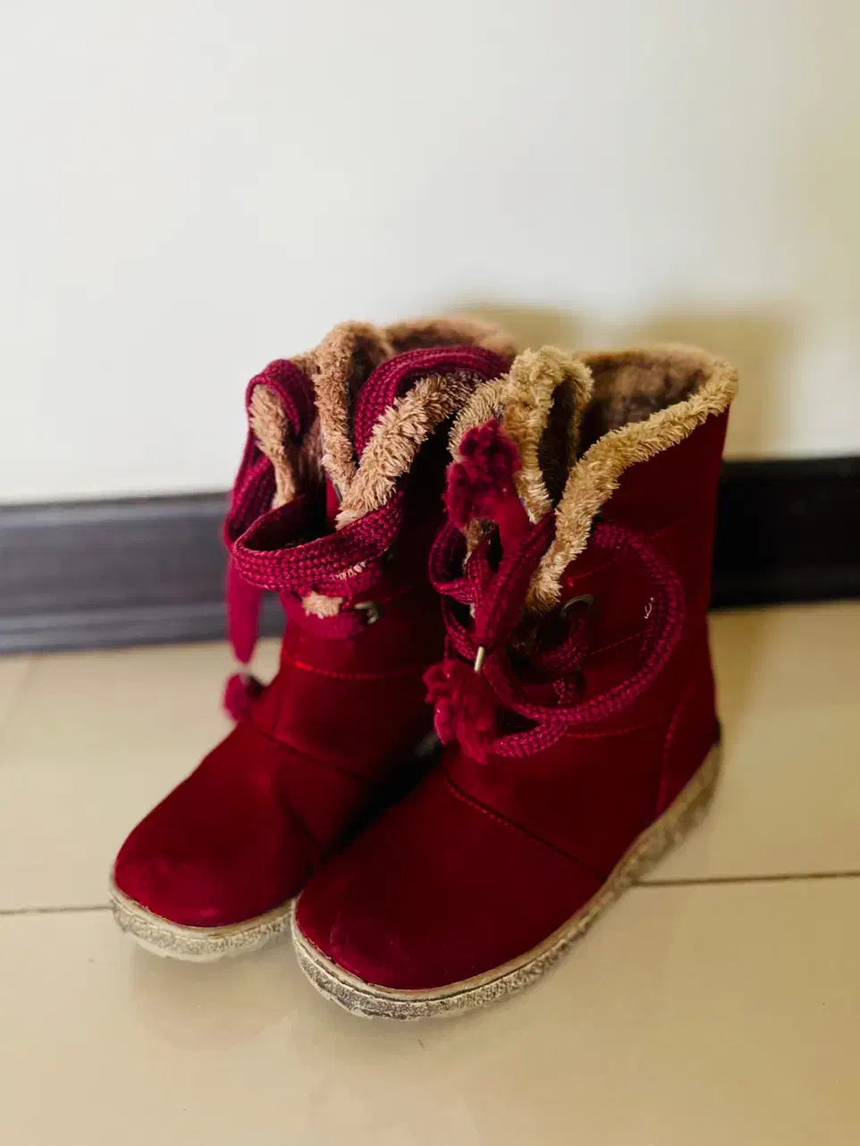 چکمه دخترانه|کفش و لباس بچه|شیراز, چنچنه|دیوار