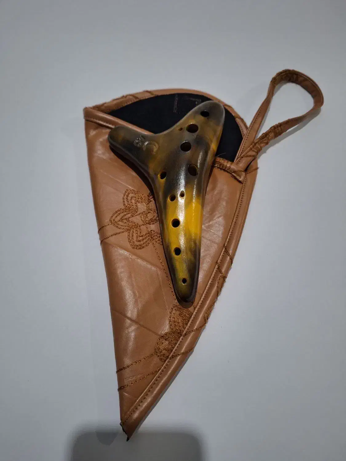 اکارینا|سازهای بادی|ری, علایین|دیوار