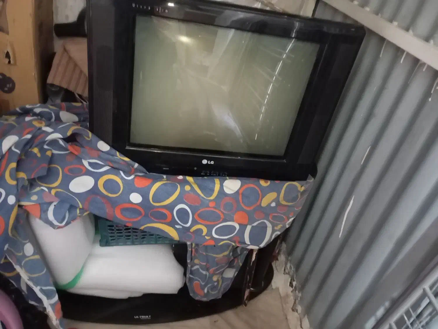 تلویزیون و میز تلویزیون مارک ال جی|تلویزیون و پروژکتور|قم, نیروگاه|دیوار