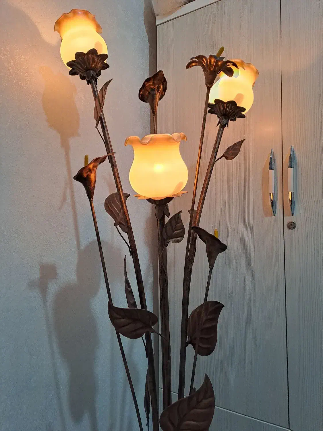 آباژور|چراغ خواب و آباژور|قدس, شهرقدس|دیوار