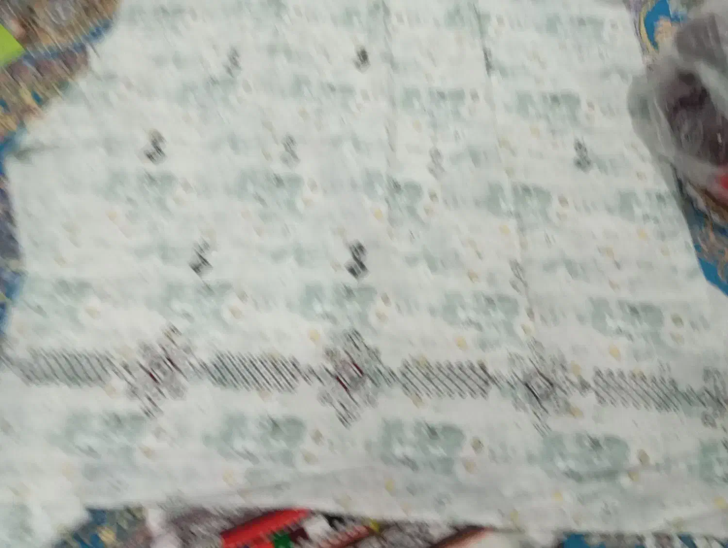 لباس فروشیه نیمه کاره پشتش درحال|لباس|ایرانشهر, |دیوار