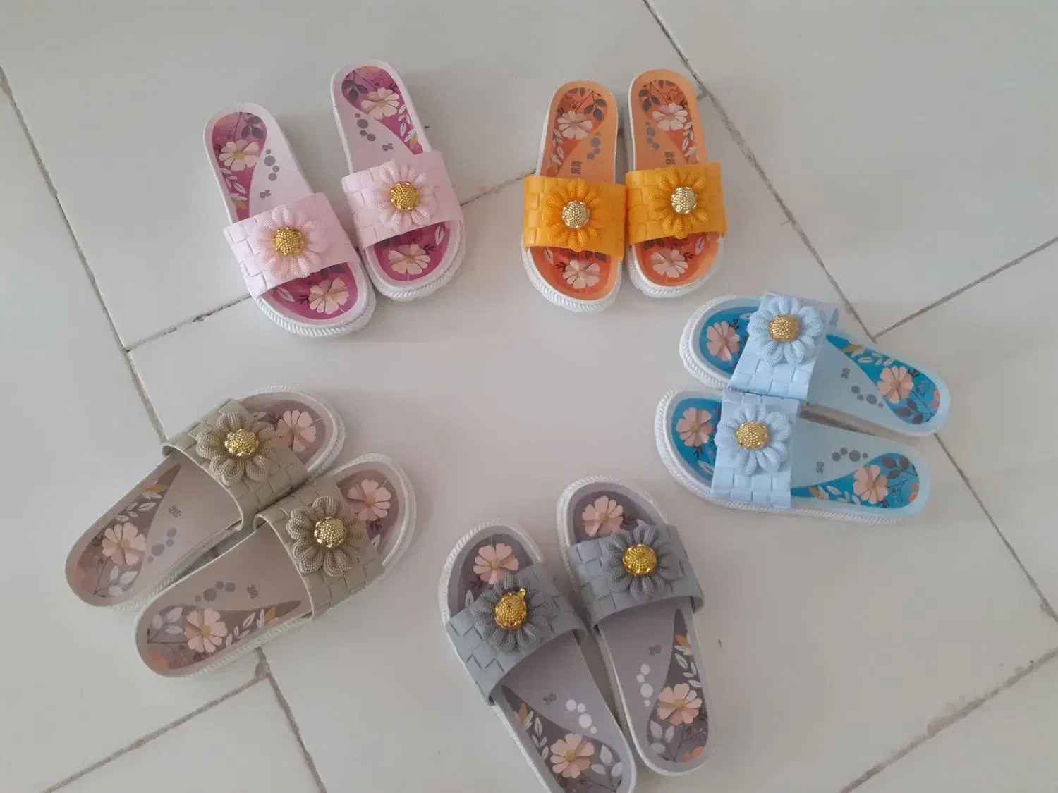 دمپایی فقط ۱۲۰|کیف، کفش، کمربند|پرند, فاز ۴|دیوار