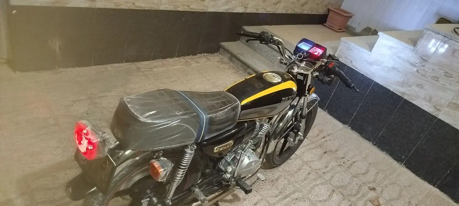 موتورسیکلت 200پرواز مدل 1402انژکتور رنگ مشکی زرد|موتورسیکلت|اصفهان, دنارت|دیوار