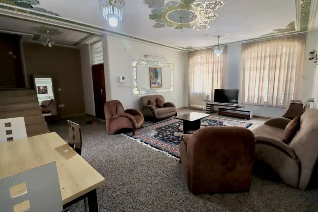 منزل ویلایی مبله|اجارهٔ کوتاه‌مدت آپارتمان و سوئیت|شیراز, شهرک ایثار|دیوار