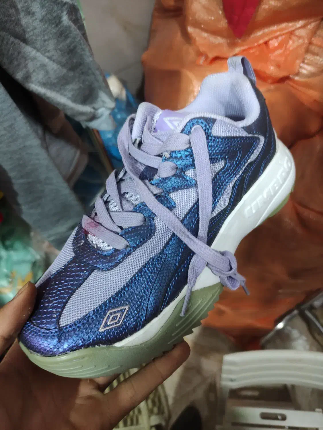 400 عدد کفش umbro|کیف، کفش، کمربند|مریوان, |دیوار