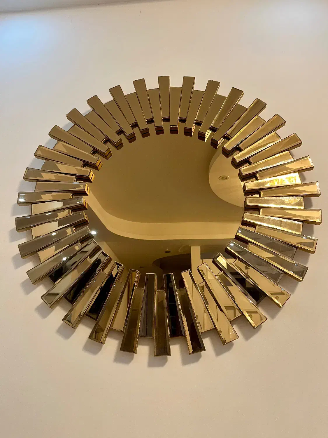 آینه خورشیدی نو زیبا|آینه|رشت, کوی مهر|دیوار