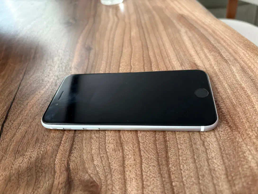 گوشی ایفون se2020|موبایل|تهران, میرداماد|دیوار