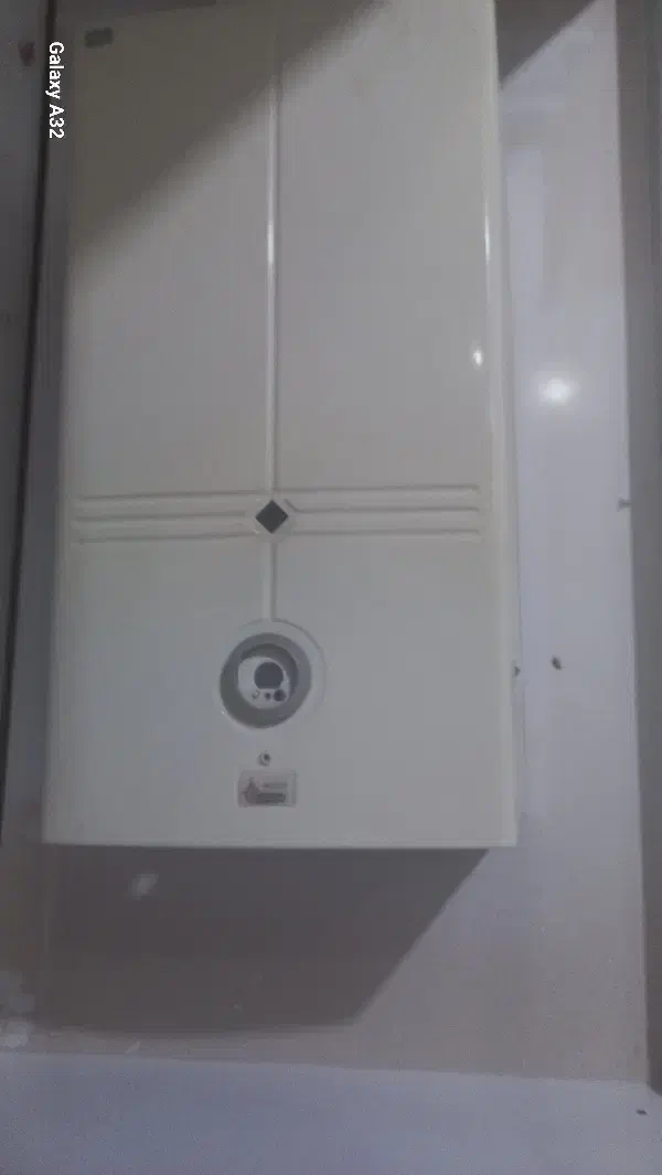 آبگرمکن کاملا سالم|آبگرمکن، پکیج، شوفاژ|نسیم‌شهر, |دیوار