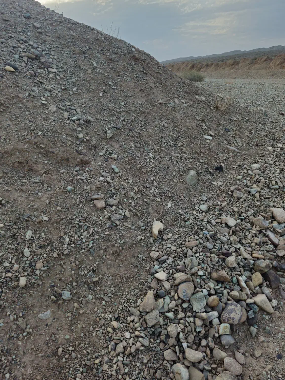 معدن مخلوط کوهی. شن و ماسه|مصالح و تجهیزات ساختمان|رشت, گلسار|دیوار