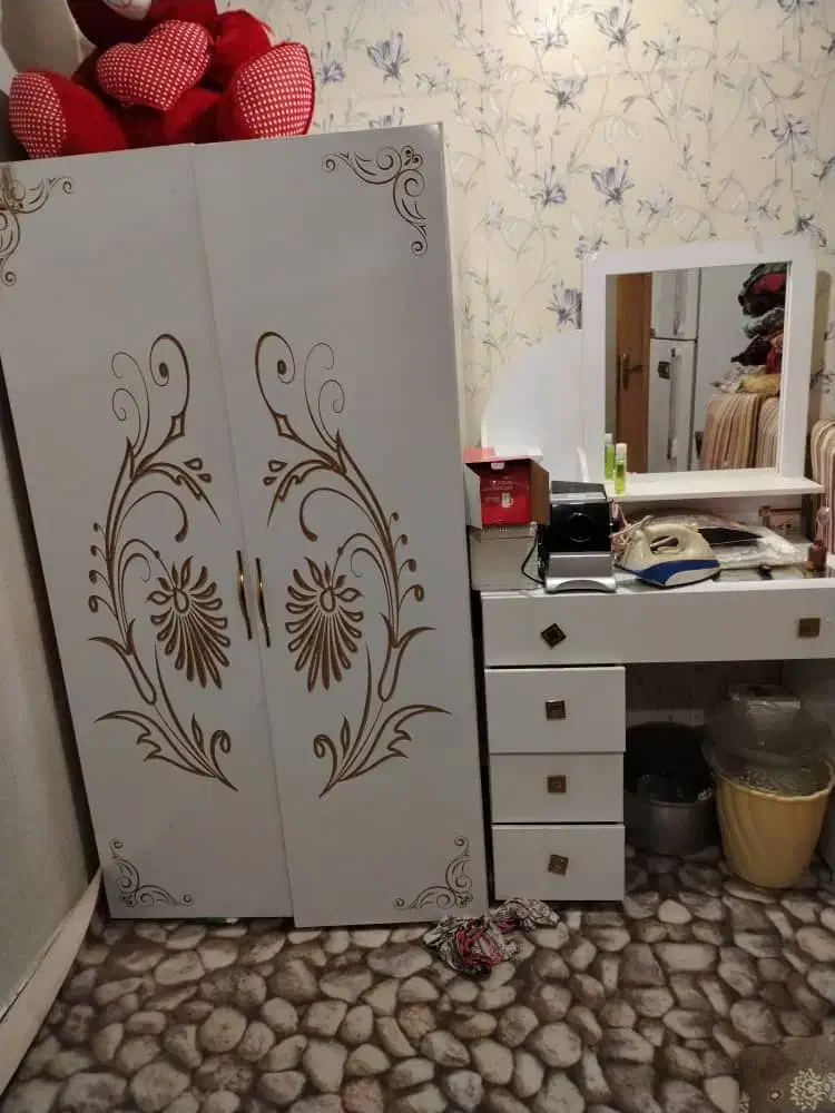 کمد طرح دیواری با یه میز آرایش بدلیل مهاجرت|جاکفشی، کمد، دراور|خرمشهر, |دیوار