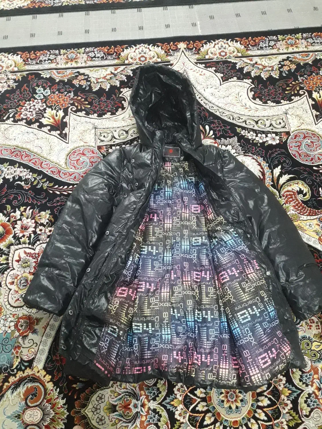 بادگیر یا بارونی|لباس|قم, وادی السلام|دیوار