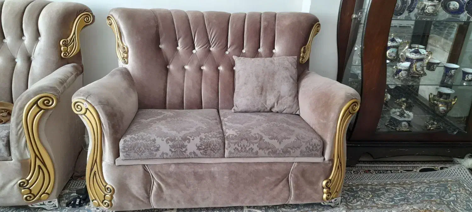 مبل ۷نفره به همراه ویترین رایگان|مبلمان خانگی و میز عسلی|حبیب آباد, |دیوار