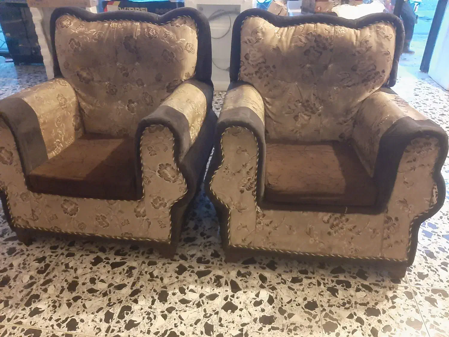 مبل تک نفره ۲عدد|مبلمان خانگی و میز عسلی|تالش, طولارود|دیوار