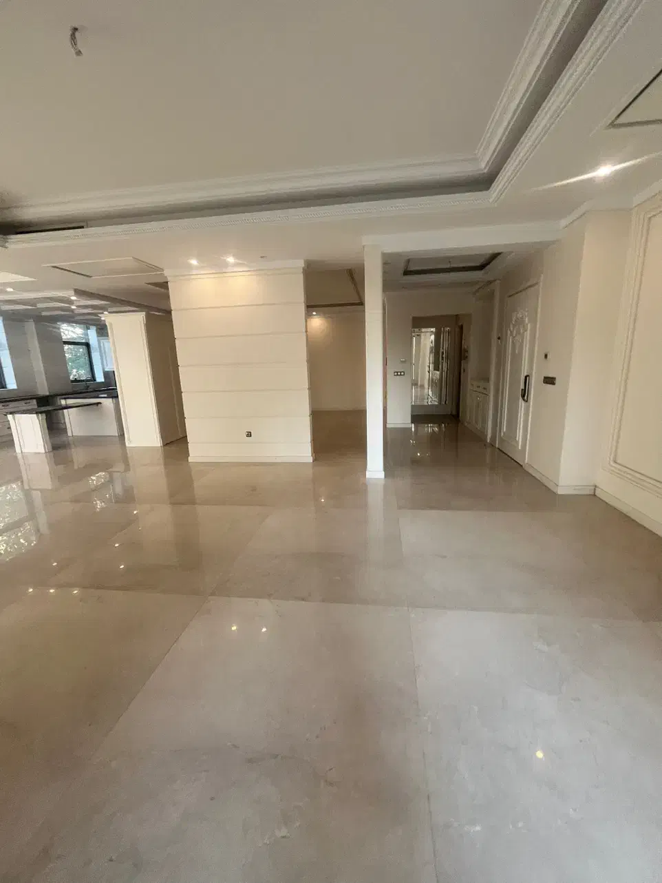 پاسداران*۲۷۵متر،ویلایی،یک از دو،بینظیر۴خواب