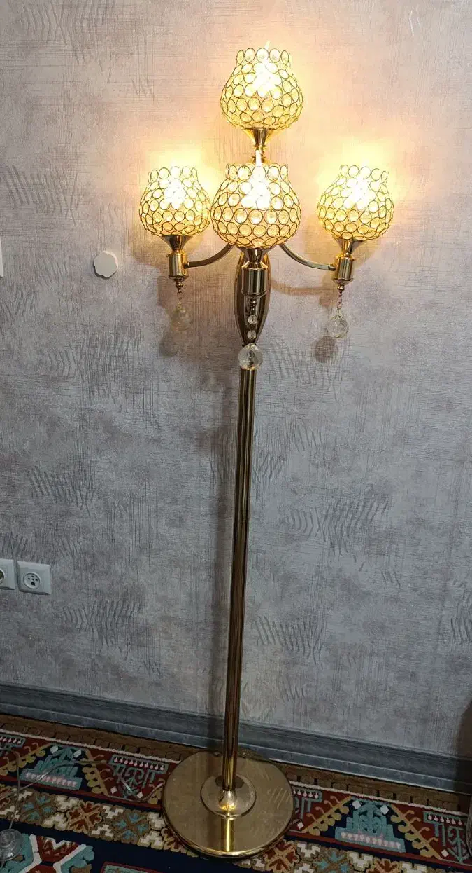 آباژور ۴شاخه|چراغ خواب و آباژور|اصفهان, خواجه عمید|دیوار